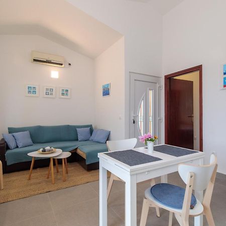 קרק Apartment Tonka *Balcony & Partial Seaview! מראה חיצוני תמונה